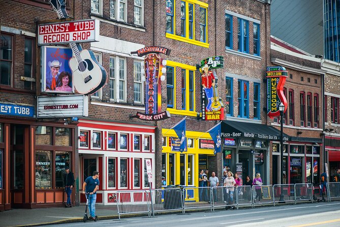 Best of Nashville City Sightseeing Tour on Double Decker Bus - Tennessee Titans and Vanderbilt: Two Very Different Sides of Nashville