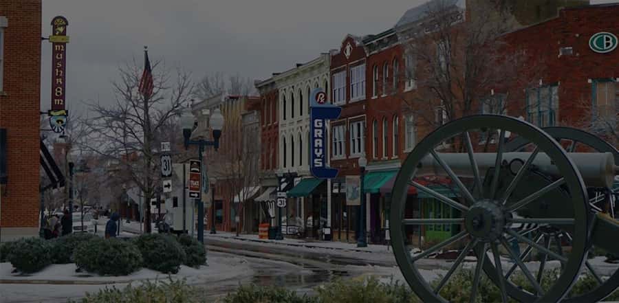 Franklin: Ghost Tour in Historic Franklin - Where the tour starts: the old Williamson County courthouse by Mellow Mushroom