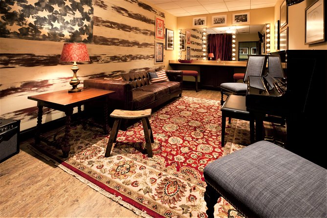 Grand Ole Opry House Guided Backstage Tour in Nashville - The wooden Circle stage moment: how to plan for it