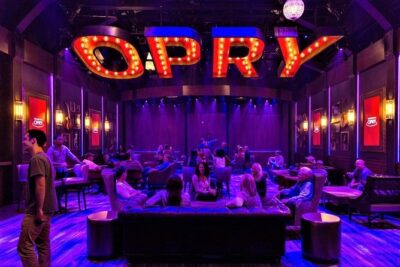 Grand Ole Opry VIP Experience: Admission with Lounge Access and Artist Visit - Timing at the Opry House: from lounge entry to intermission