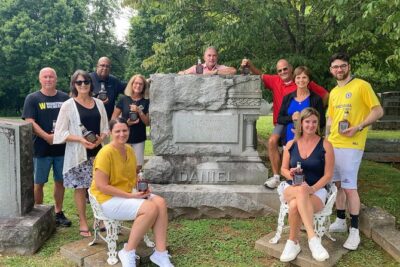 Jack Daniel's Distillery Tour, Tasting and Lynchburg Visit - Lynchburg square: 90 minutes for lunch and souvenirs