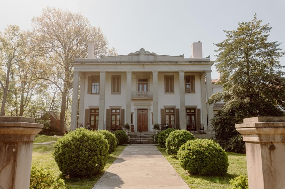 Nashville: Belle Meade Historic Mansion Tour - Where to eat and what to browse on site