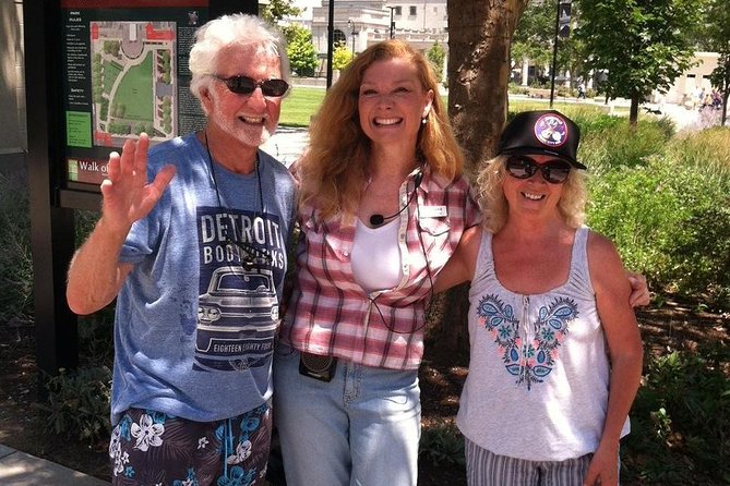 Nashville Famous Footsteps Guided Walking Tour - Getting Your Bearings on Broadway