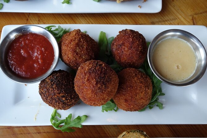 Nashville: Food Tour with 5+ Tastings of Local Delicacies - Key things that make this tour work
