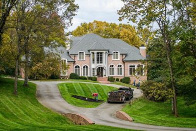 Nashville "Homes Of The Stars" Narrated Bus Tour with 30+ Celebrity Homes - Where You Start: The Gray Line Meeting Point and How to Get Ready