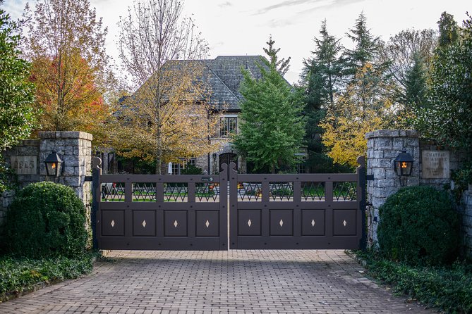 Nashville "Homes Of The Stars" Narrated Bus Tour with 30+ Celebrity Homes - The 30+ Celebrity Homes: How the “Subject to Change” Part Works