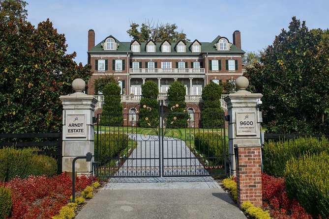 Nashville "Homes Of The Stars" Narrated Bus Tour with 30+ Celebrity Homes - The Guide Makes or Breaks It (And This One Gets High Marks)