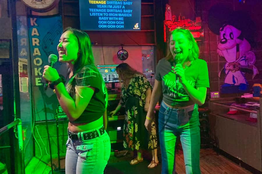 Nashville: Music City Pub Crawl - How the 2-Hour Walk Through Downtown Nashville Works