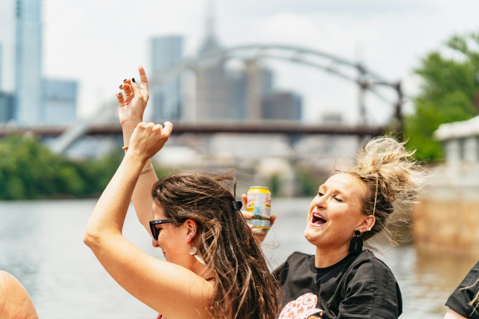 Nashville: Pontoon Party Cruise with a Captain - The On-Board Layout: Seating, Restroom, and Comfort
