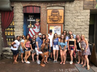 Nashville: The Ville All-Inclusive Pub Crawl - The pace and vibe: what the 2 hours feels like