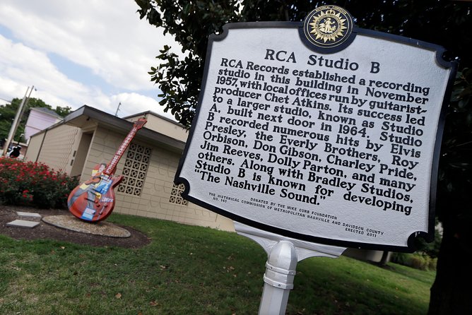 Nashville VIP Style Private Tour with Local Singer-Songwriter - Bicentennial Capitol Mall State Park: Memorials, the State Map, and a Real History Moment