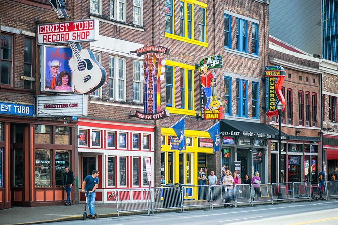 Taste of Nashville Food & Sightseeing Tour - The food lineup: hot chicken, BBQ, dessert, and a Bushwhacker moment